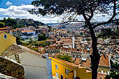 Lisbona - Il miradouro da Graa nel quartiere di Alfama.
